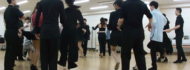 若者社交ダンスパーティー