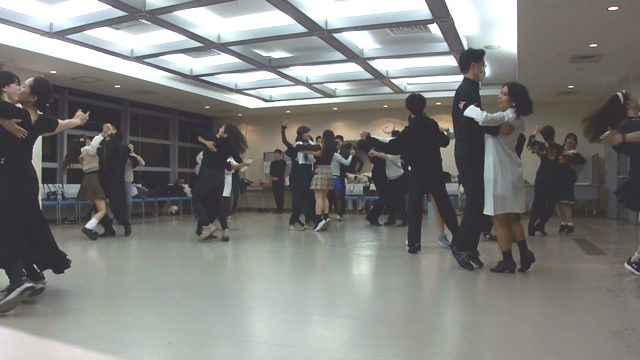 若者社交ダンスパーティー