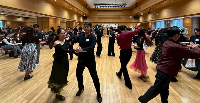 若者社交ダンスパーティー