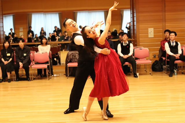 若者社交ダンスパーティー