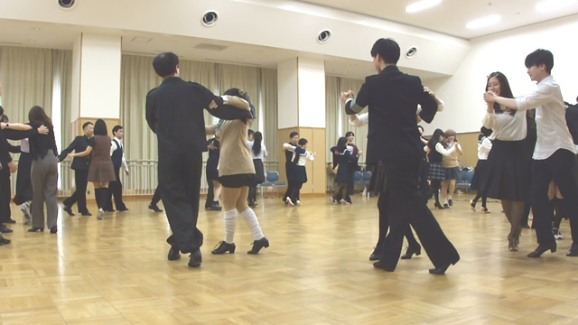 若者社交ダンスパーティー